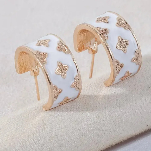 Lightweight Luxury Style Four-Leaf Clover C-Shaped Hoop Earrings - Gold Plated - Picture 3 of 3